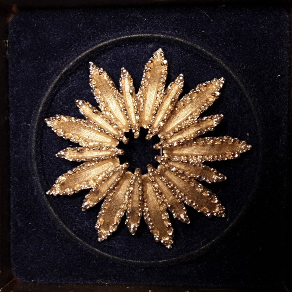 AVON STRBURST PIN/BROOCH